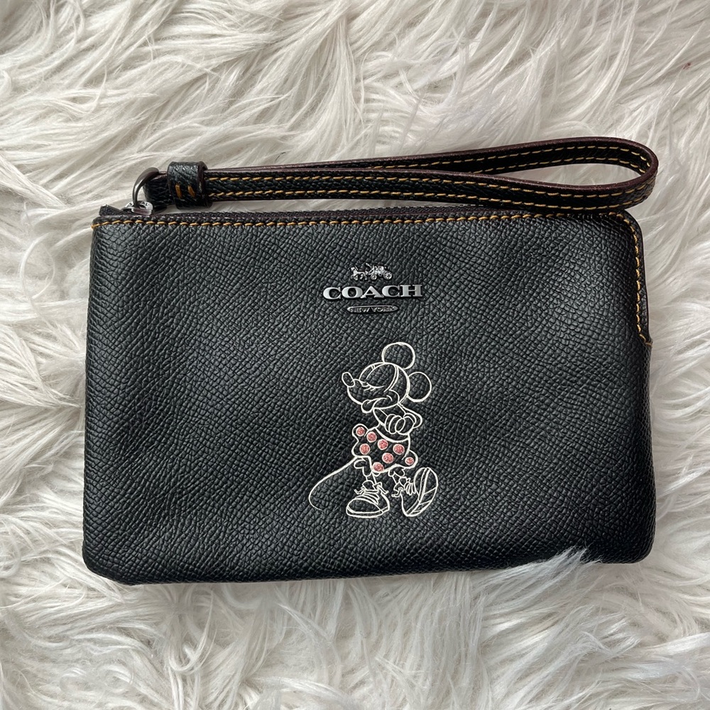 Coach x Disney Corner Zip Wristlet With Minnie Mouse Motif (Black) [#F30004]